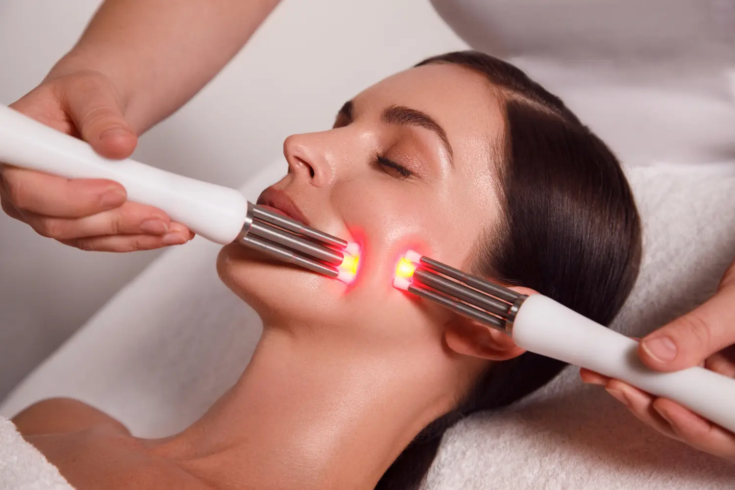 The Face & Body MediSpa CACI Double Jowl Lift is specifically designed to target muscle laxity around the jawline, helping to address sagging jowls and loss of definition.