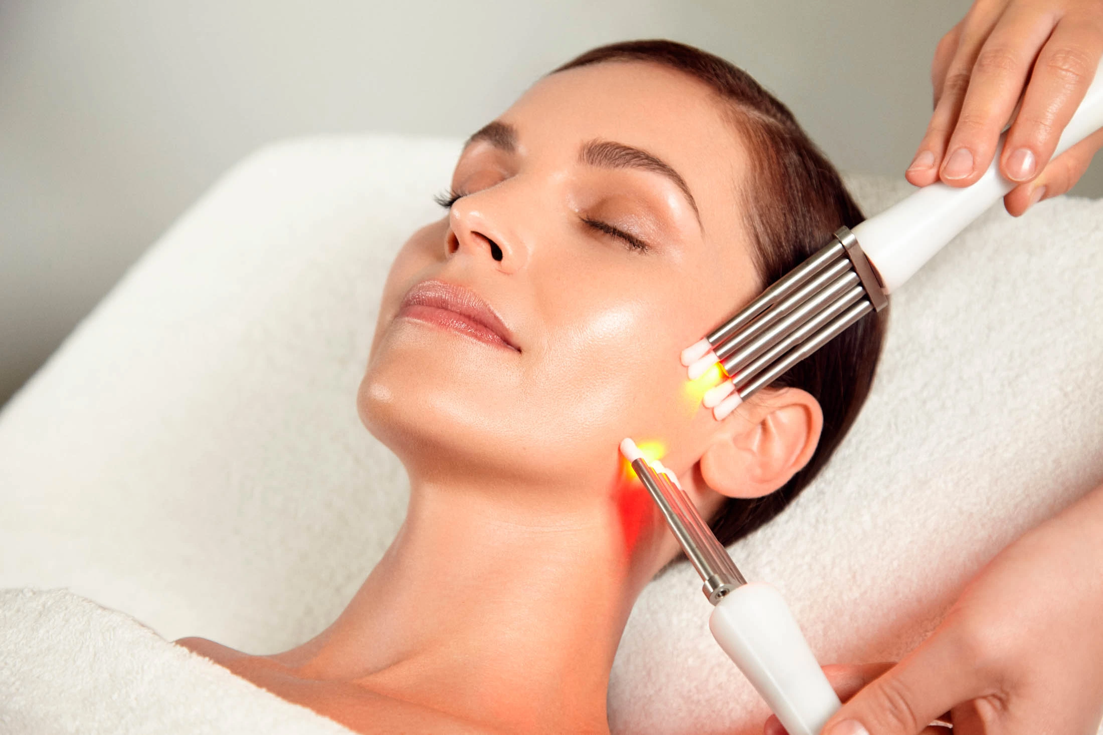 The Face & Body MediSpa CACI Double Jowl Lift is specifically designed to target muscle laxity around the jawline, helping to address sagging jowls and loss of definition.
