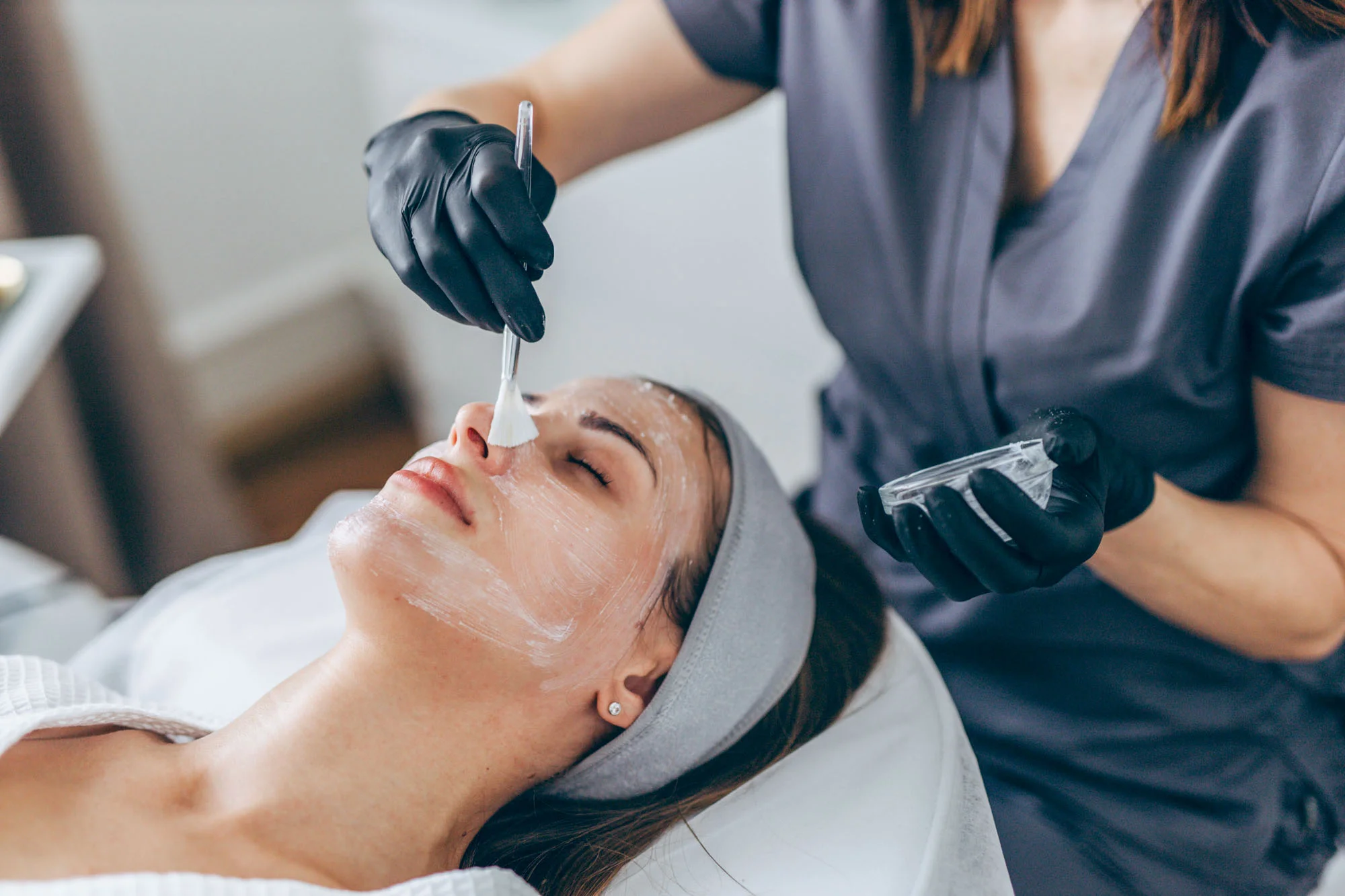 The_Face_&_Body_MediSpa_Website_Environ_Bright_Recovery_Cool_Peel This gentle Lactic Acid peel at The Face & Body MediSpa helps improve the appearance of premature ageing, fine lines, and uneven skin tone caused by sun exposure.